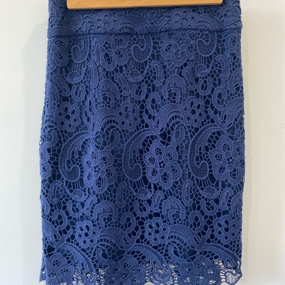 Blue lace pencil skirt - Picture 5 of 5